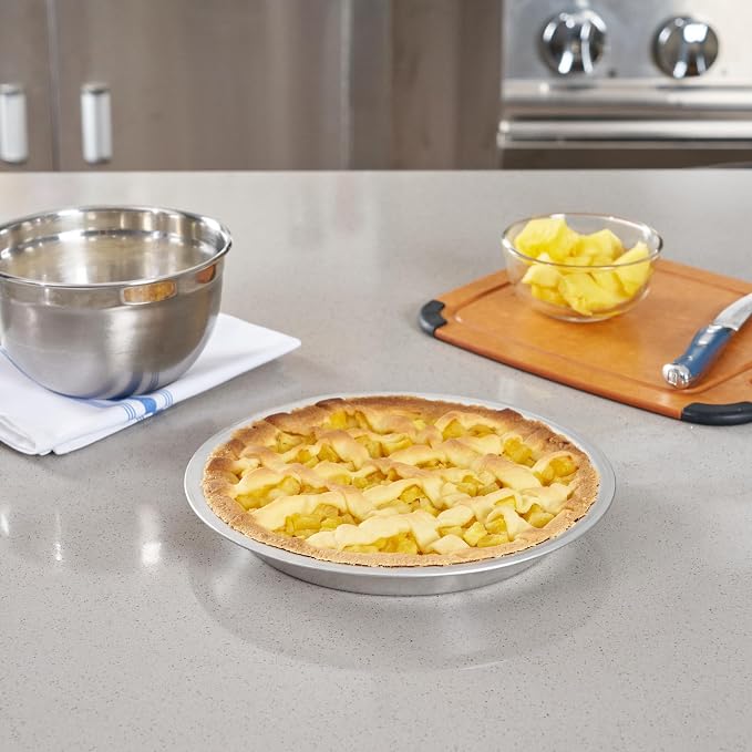 Restaurantware Aluminum Pie Pan 12 Count 9 Inch Round 1.25 Inch Deep Oven-Friendly Pie Tin, Lightweight Baking Pan, Silver Plate for Quiche, Fruit Pies, Home And Commercial Kitchens
