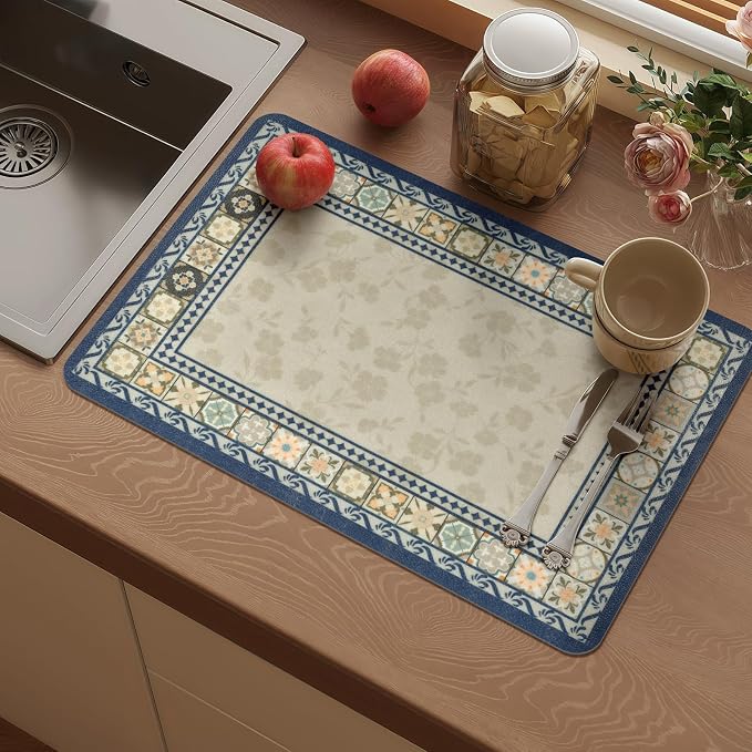 Vinyl Placemats Set of 8-12x17 Inch - Heat Resistant Washable Place Mats Waterproof Non-Slip Wipeable Table Mats for Dining Table Decor, Indoor/Outdoor Plastic Mat