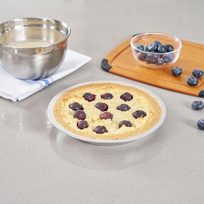 Restaurantware Aluminum Pie Pan 72 Count 8 Inch Round 1.25 Inch Deep Oven-Friendly Pie Tin, Lightweight Baking Pan, Silver Plate for Quiche, Fruit Pies, Home And Commercial Kitchens