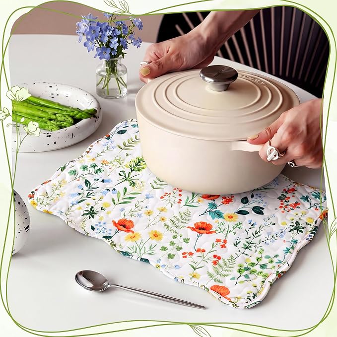 Quilted Placemats Set of 6, 18" x 13" Large Scalloped Cotton Placemat Washable Cloth Flowers Table Mats for Summer Party Kitchen Dining Farmhouse Cottagecore Decor(Wildflowers)