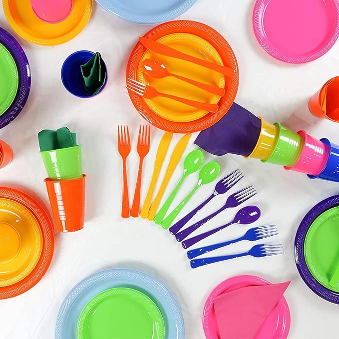 Exquisite 350 Pcs St. Patricks Plastic Plates For Party St. Patricks Disposable Plates Set, 50 Of Each 9" Dinner Plate Set, 7" Dessert Plate, Cups, Napkins & Cutlery Plastic Dinnerware