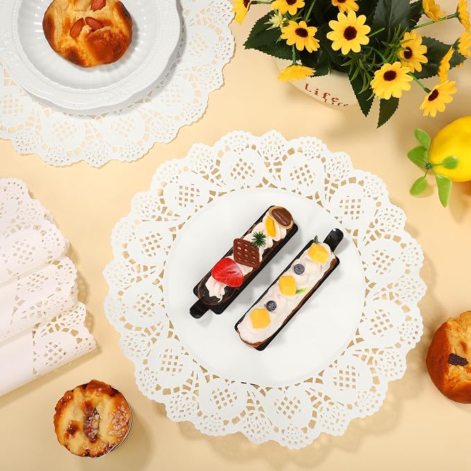 MCEAST 100 Pack Round White Paper Doilies 13.5 Inches Lace Paper Place Mats Rustic Scallop Doily Disposable Paper Table Pads for Food Cakes Crafts Party Weddings Tableware Decor