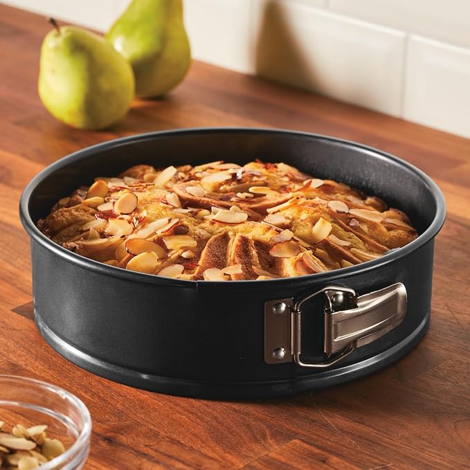 Farberware Disney Bake with Mickey Mouse Nonstick Springform Baking Pan/Nonstick Springform Cake Pan/Nonstick Cheesecake Pan, Round, 9 Inch Non Stick Bakeware Pan - Black