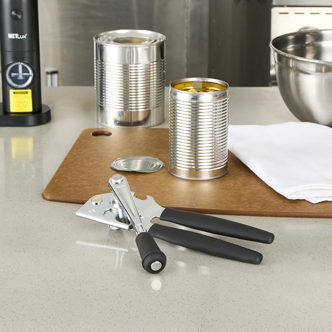 Restaurantware Stainless Steel Magnetic Manual Can Opener - German Standard Black Crank Can Opener with Magnet, Ergonomic Handle, Non-Slip - Heavy-Duty Hand Can Opener, Easy Turn, Sharp Blade