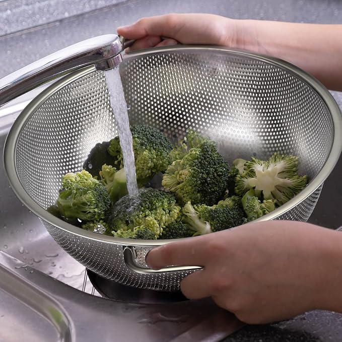 3 Pcs Stainless Steel Colander Set Colander Bowl and Sieves 1/3/5 Quart Metal Mesh Strainer Net Basket with Handles Food Spaghetti Strainer for Kitchen Draining Pasta Rinsing(Silver)