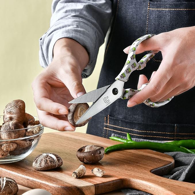 Kitchen Scissors Heavy Duty Kitchen Shears with Magnetic Holder Made with Japanese Steel 4034, Multipurpose Ultra Sharp Cooking Scissors for Meat/Vegetables/BBQ/Herbs/Pizza (Graphic,Tiger)