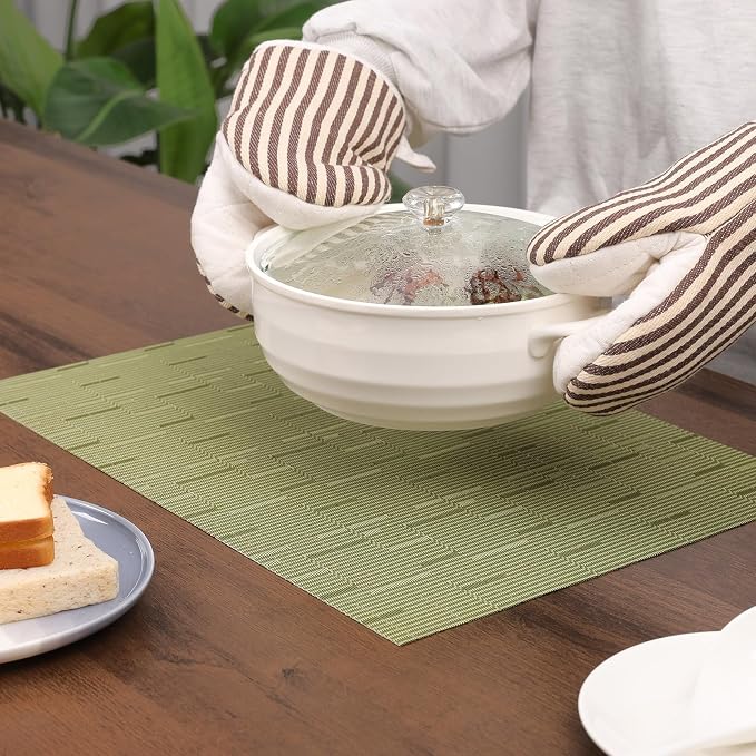 Myir JUN Placemats Set of 4 Kitchen and Dining Table Placemats | Vinyl Placemats Place Mats Indoor/Outdoor Set of 4 Washable Table Mats Non-Slip Place mats for Dining Table, Green