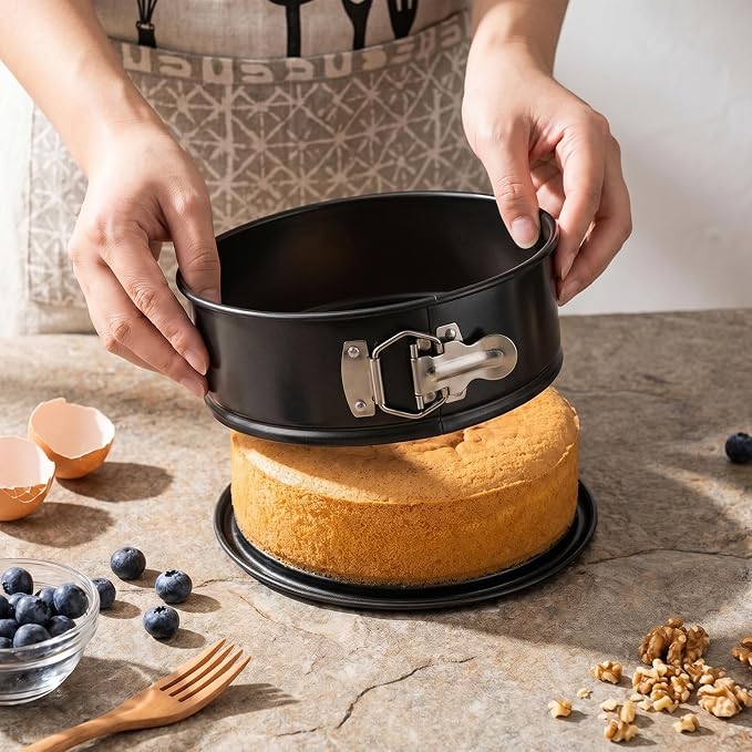 4 Pcs 6 Inch Black Springform Pan with 100 Baking Paper, Removable Bottom Carbon Steel Mini Cheesecake Pans Round Springform Cake Pan with Stainless Steel Spring Buckles for Baking Kitchens Restaurant
