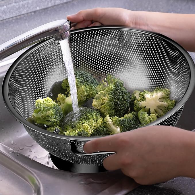3 Pcs Stainless Steel Colander Set Colander Bowl and Sieves 1/3/5 Quart Metal Mesh Strainer Net Basket with Handles Food Spaghetti Strainer for Kitchen Draining Pasta Rinsing(Black)