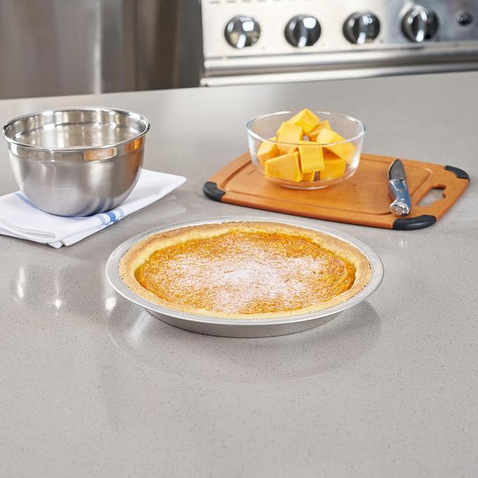 Restaurantware Aluminum Pie Pan 72 Count 9 Inch Round 1.25 Inch Deep Oven-Friendly Pie Tin, Lightweight Baking Pan, Silver Plate for Quiche, Fruit Pies, Home And Commercial Kitchens