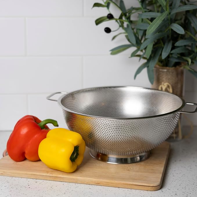 Fox Run Stainless Steel Colander, Large 5 Quart Pasta Strainer With Handles | Easily Strain Pasta, Rice & Spaghetti | Perfect Metal Strainer For Washing Fruit & Vegetables | Large Steel Colander 11" x 5"