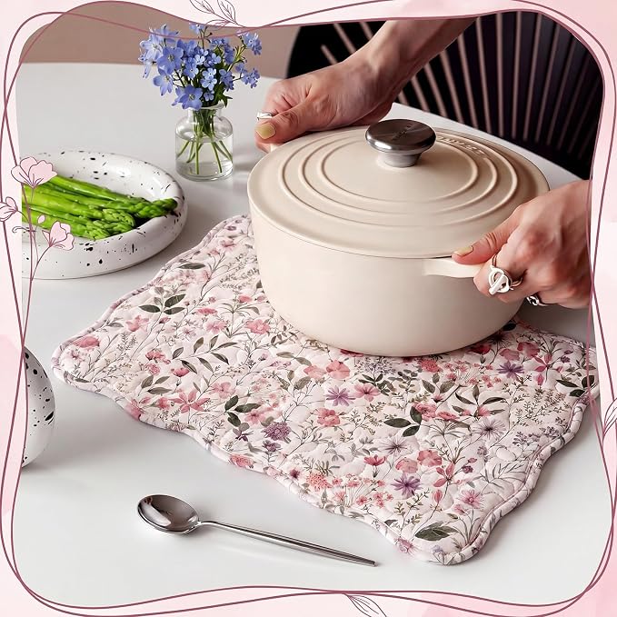Quilted Placemats Set of 6, 18" x 13" Large Scalloped Cotton Placemat Washable Cloth Flowers Table Mats for Summer Party Kitchen Dining Farmhouse Cottagecore Decor(Flowers)