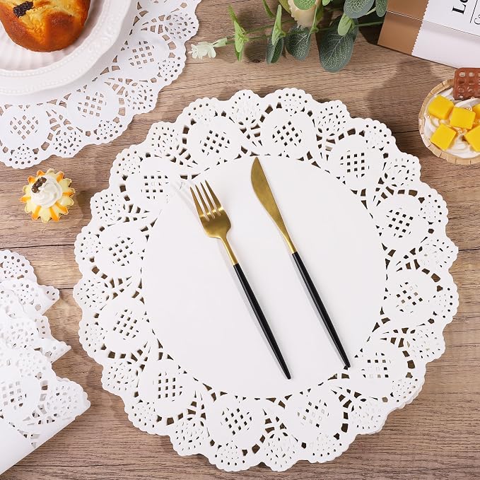 MCEAST 100 Pack Round White Paper Doilies 13.5 Inches Lace Paper Place Mats Rustic Scallop Doily Disposable Paper Table Pads for Food Cakes Crafts Party Weddings Tableware Decor