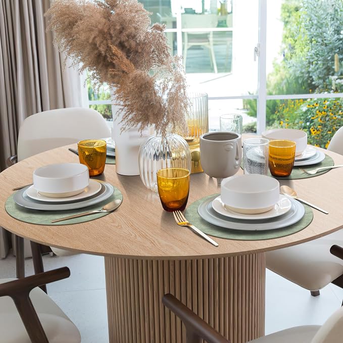 ADRIMER Placemats, Heat Resistant Round Placemats Set of 4 Washable, Waterproof Table Mats, Wipeable Faux Leather Place Mats for Kitchen, Dining Room, Green
