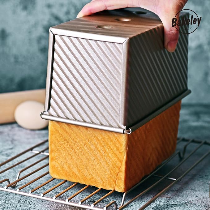 Pullman Loaf Pan with Lid, 1Lb Non-Stick Rectangle Corrugated Toast Box for Oven Baking, Dough Capacity 8.3" x 4.8" x 4.3"(Champagne Gold)
