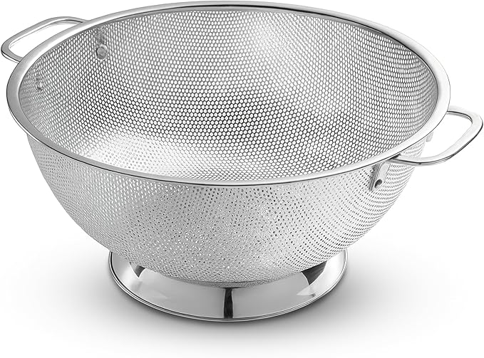 Bellemain Stainless Steel Colander for Kitchen, 5 Qt Pasta & Rice Strainer | Durable Highest Grade Premium Steel, Dishwasher Safe and Odor resistant Food Strainer, Lightweight Looped Handles