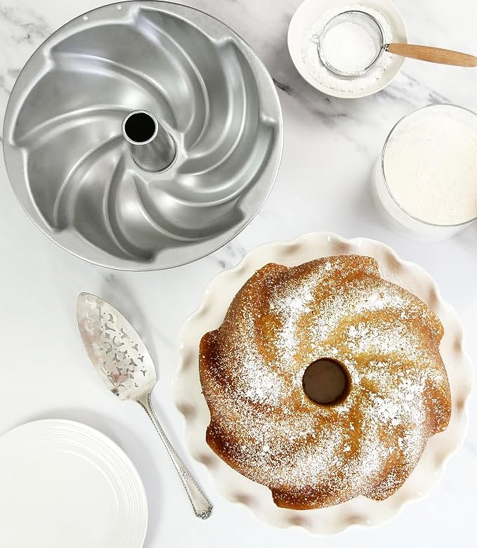 USA Pan Global Swirl Tube Cake Pan