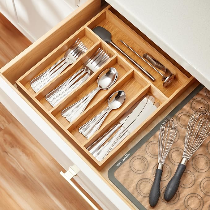 Amazon Basics Silverware Set, Stainless Steel Flatware, Dishwasher Safe, Service for 4, 20-Piece Forks and Spoons, Crown Edge, Everyday Use (Pack of 2)