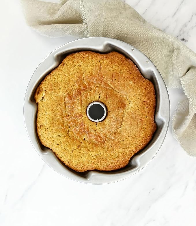 USA Pan Global Swirl Tube Cake Pan