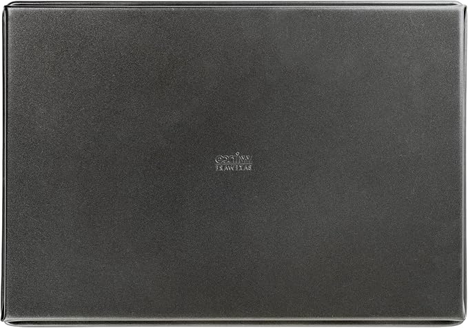 WINCO Rectangular Non-Stick Cake Pan, 13-Inch by 9-Inch, Aluminized Steel | Even heating, Long-lasting, Great for Baking, Roasting, Cooking, Food Preparation and Restaurant Kitchens