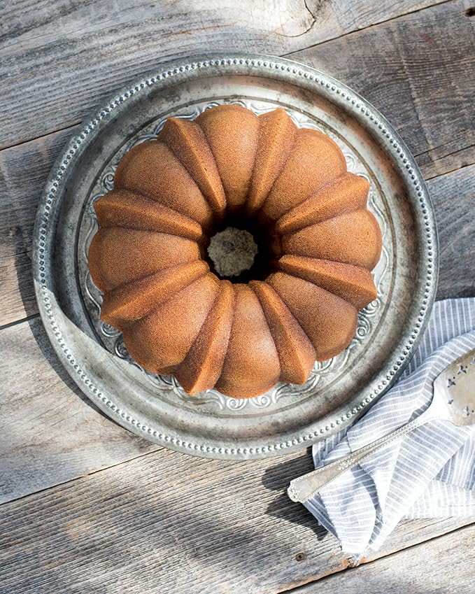 Nordic Ware Original Bundt, 12-Cup, Toffee