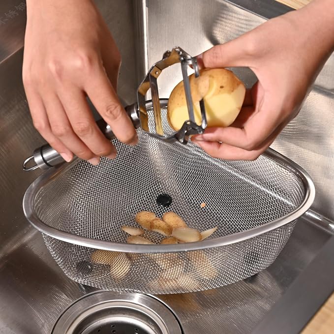 Fox Run Stainless Steel Colander, Triangular 3 Quart Pasta Strainer | Easily Strain Pasta, Rice & Spaghetti | Perfect Metal Strainer For Washing Fruit & Vegetables | Space Saving Colander