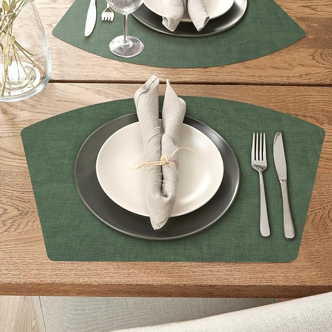 Round Table Placemats Set of 4, Faux Leather Wedge Shape Place Mats Heat Resistant Wipeable Washable Table Mats for Dining Outdoor Indoor, Green